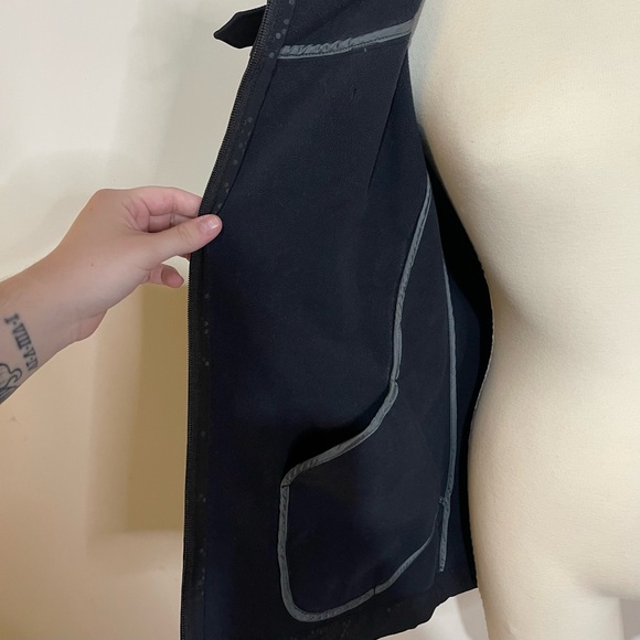 Lolë Soft Shell Jacket - Picture 9 of 10